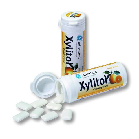 Comprar online XYLITOL CHICLE SABOR FRUTAS BOTE 30 Ud x 30 gr de MIRADENT. Imagen 1